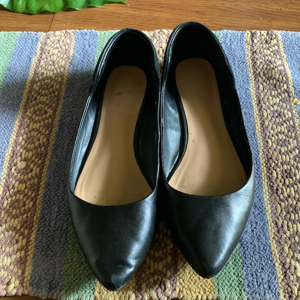 Black Flats with Silver Studs sz 7.5 GUC